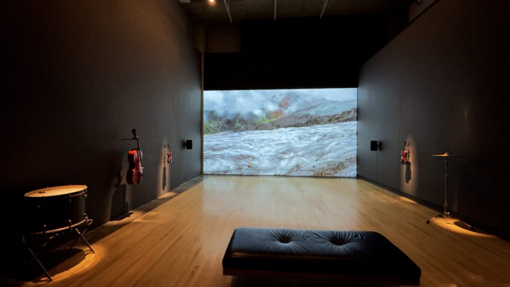 Glacial exhibition - photo by Jon Fulton